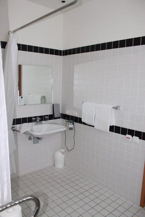 Behindertengerechtes Waschbecken acom Hotel München