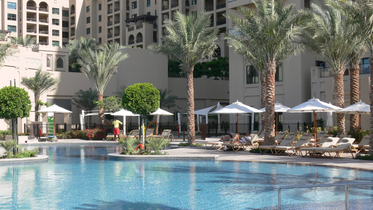 Einer von vier Pool Fairmont The Palm