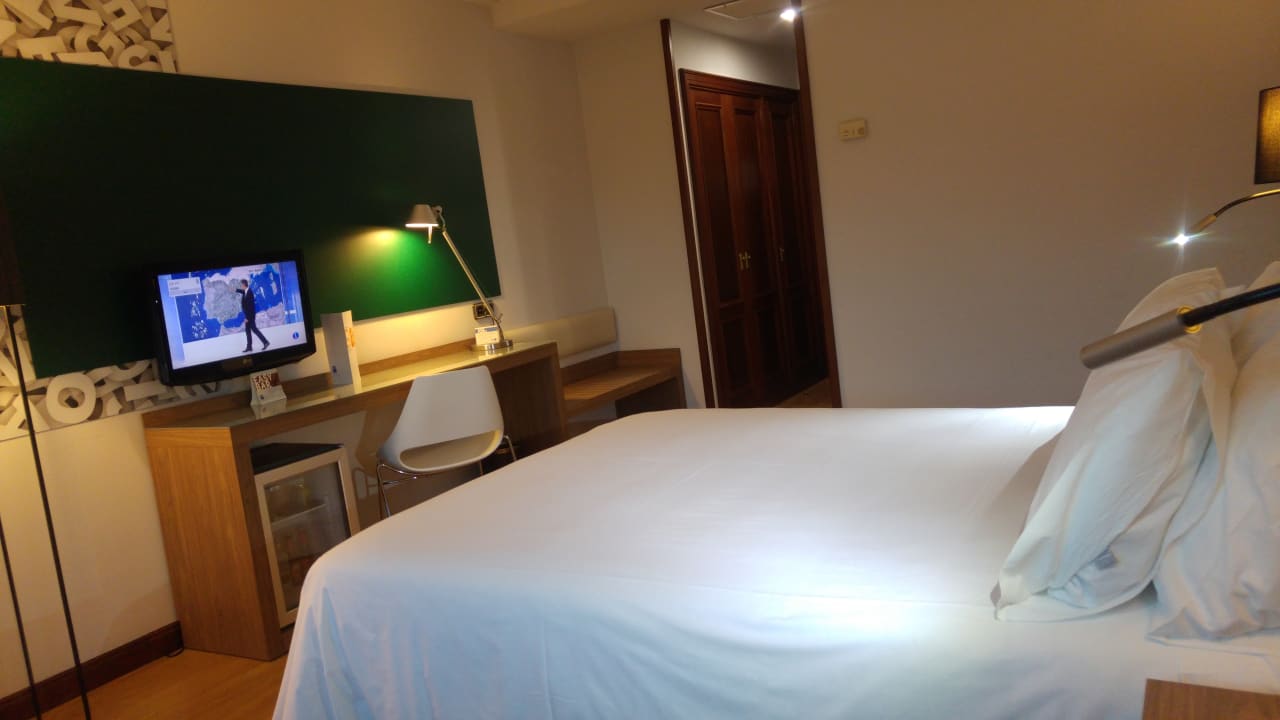 Zimmer Hotel Santiago Plaza, Affiliated by Meliá