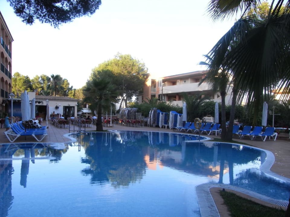 Im Hintergrund die kleine Bühne Valentin Somni Hotel & Suites