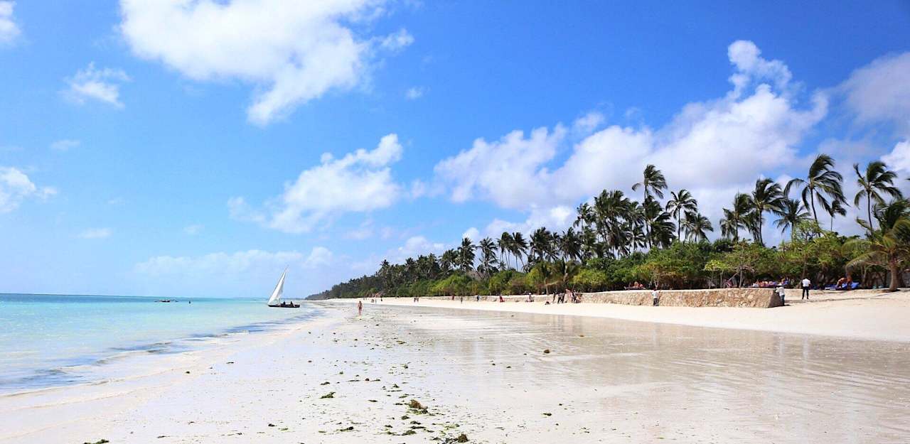 Blick vom Strand aus  Neptune Pwani Beach Resort & Spa