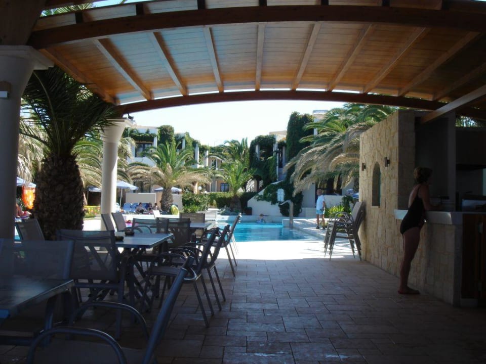 Neu eingerichte Pool Bar Hotel Eva Bay