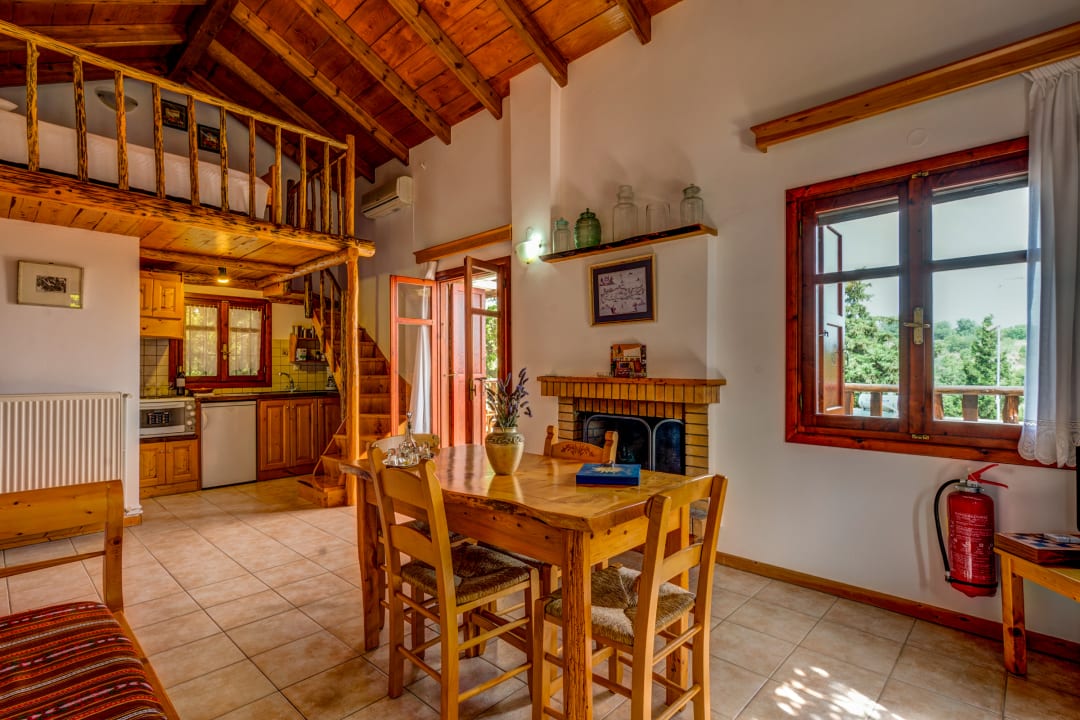 Zimmer Quiet Stone Cottage House with pool Manolis House