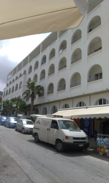Straßenseite Glaros Beach Hotel