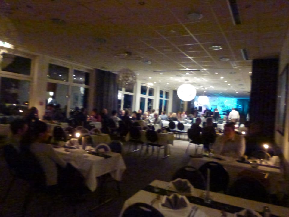 Großer Restaurantsaal an Silvester 2015 H+ Hotel Willingen
