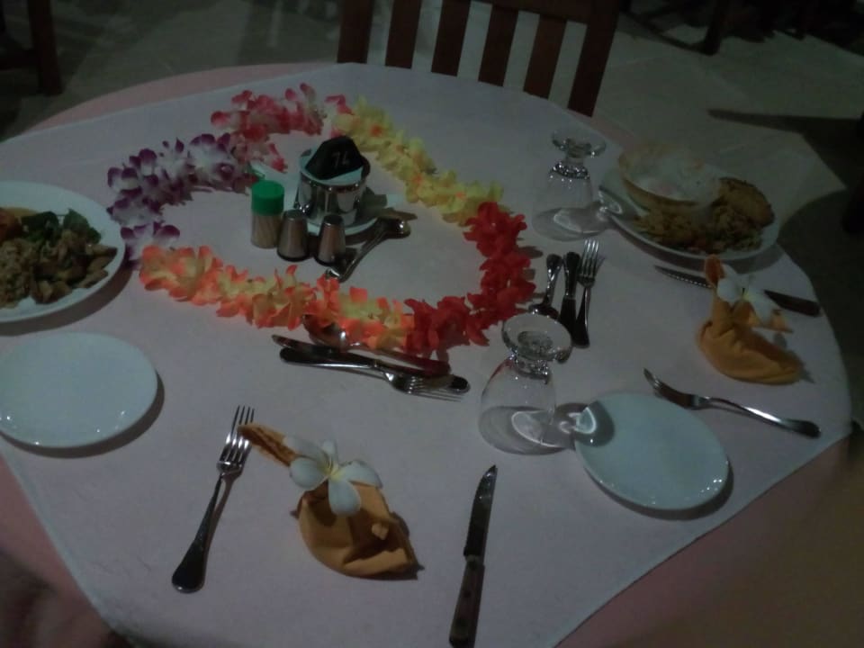 Abschied Embudu Village