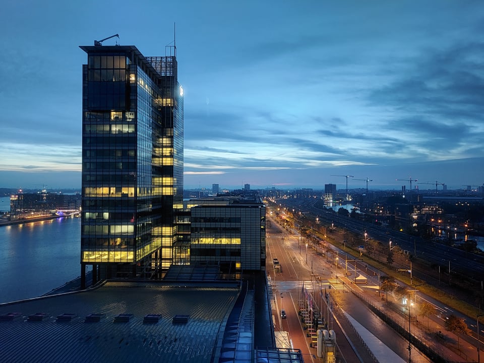 Ausblick Mövenpick Hotel Amsterdam City Centre
