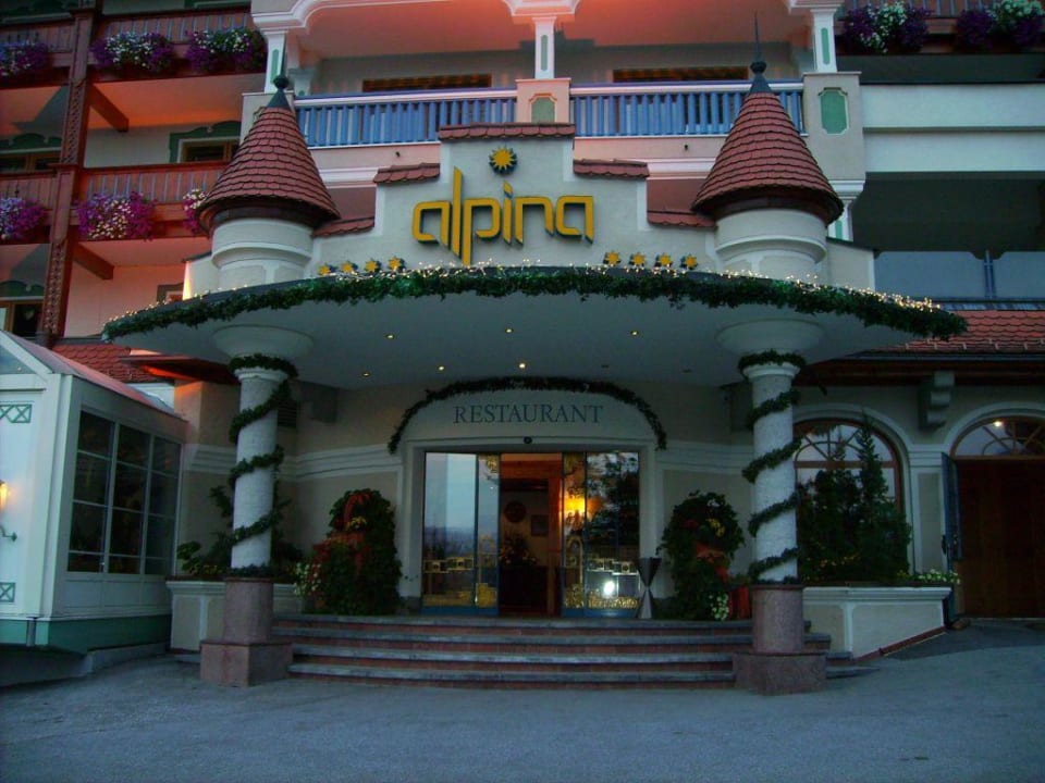 Haupteingang Alpina Alpendorf