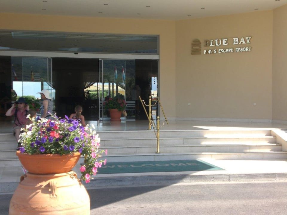 Hoteleingang Hotel Mareblue Beach