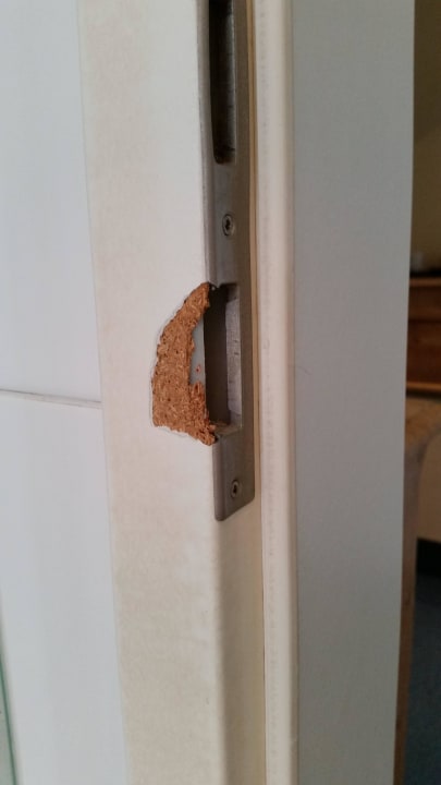Beschädigter Türrahmne Lindner Hotel Sylt