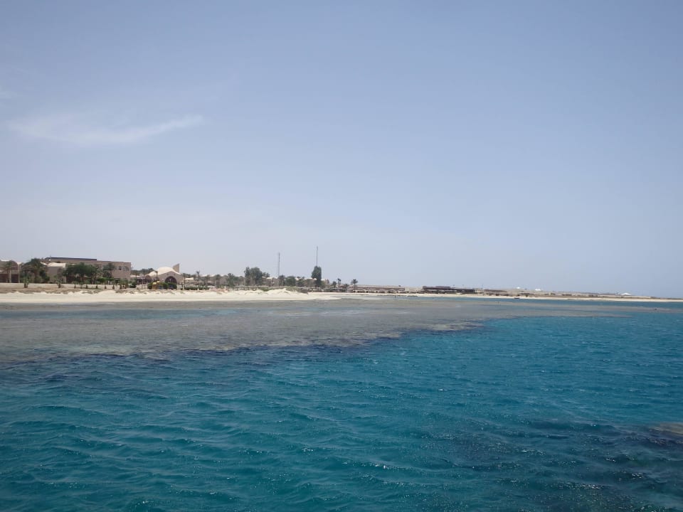 Ausblick vom Steg Richtung Hotel Shams Alam Beach Resort