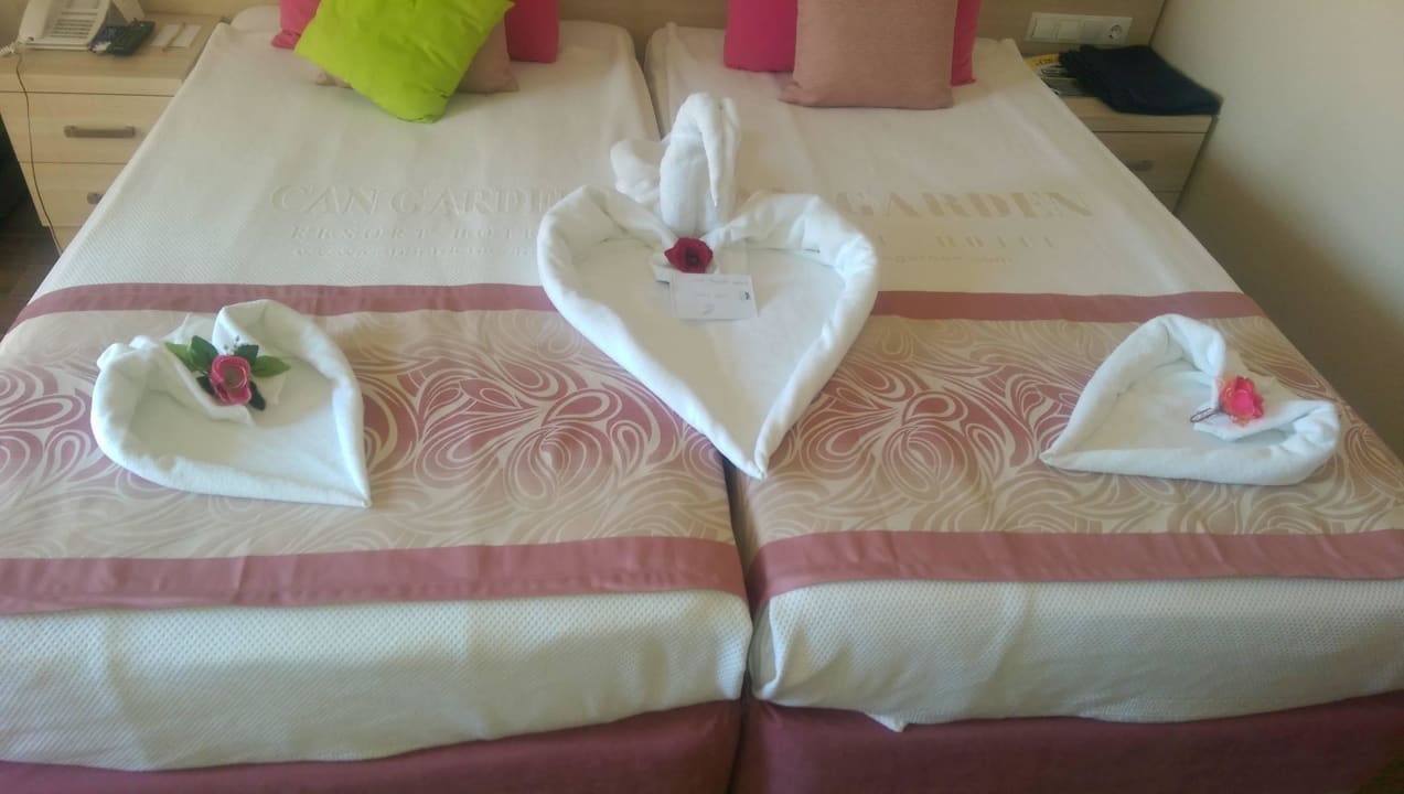 Liebevoll gerrichtetes Bett Can Garden Resort