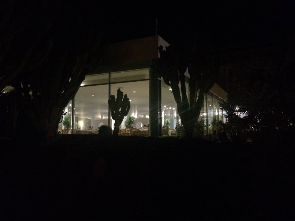 Restaurant von außen abends allsun App.-Hotel Esquinzo Beach