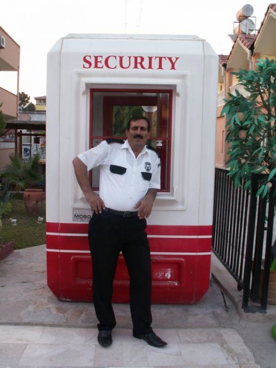 Achmet der Securityman  Sayanora Hotel