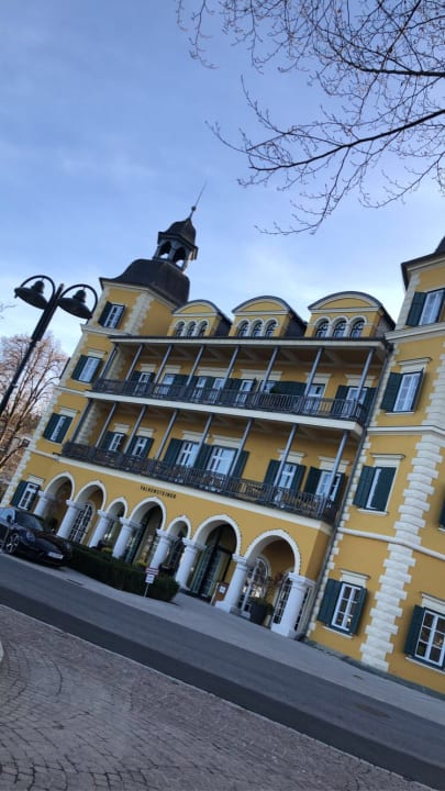 Außenansicht Falkensteiner Schlosshotel Velden