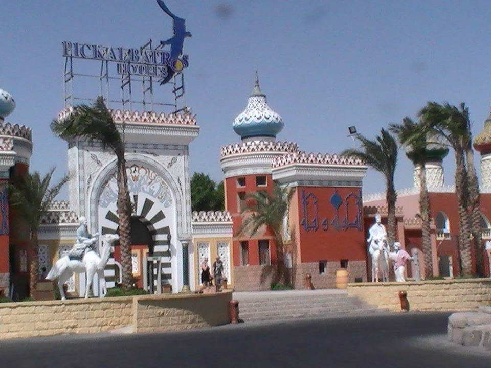 Der erste Blick auf 1001 Nacht  Pickalbatros Alf Leila Wa Leila Resort - Neverland Hurghada