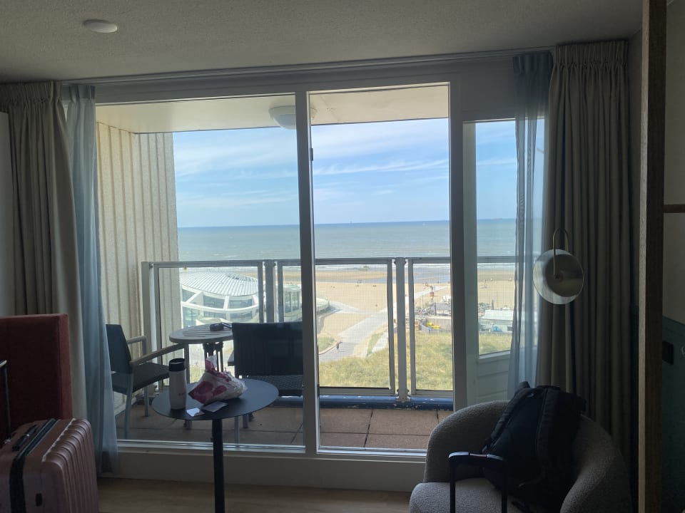 Zimmer Carlton Beach Hotel