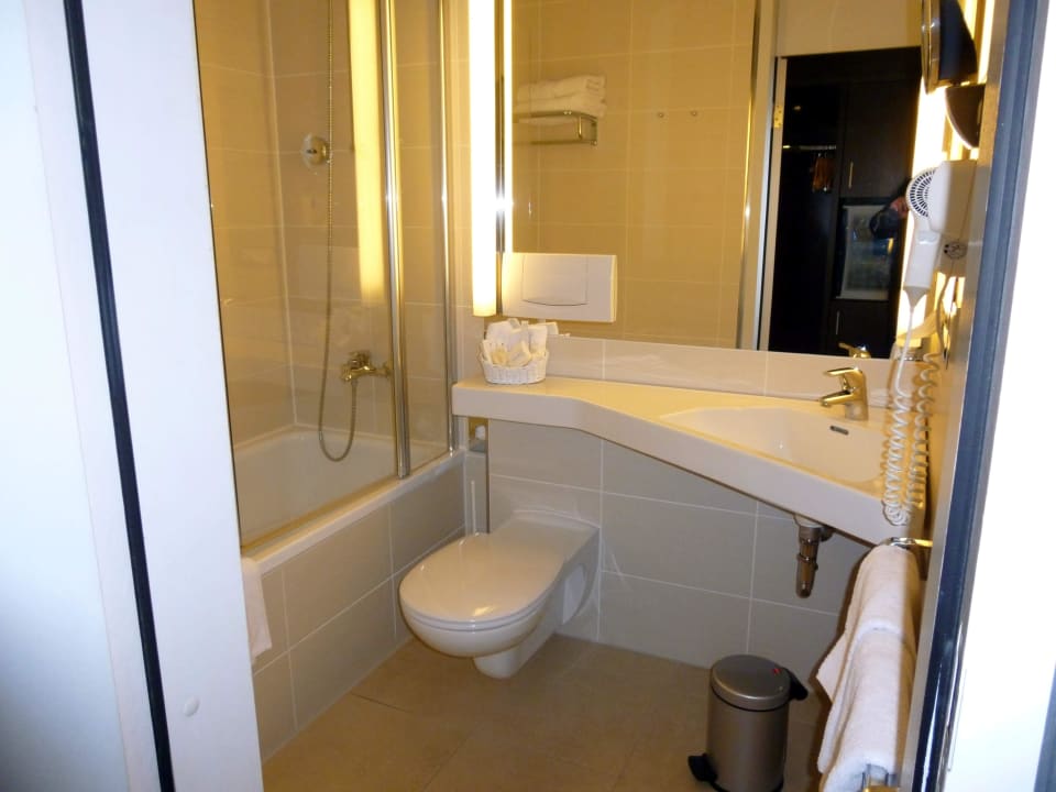 Badezimmer Ramada Nürnberg Parkhotel