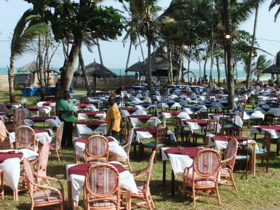 Barbecue Aufbau am Tag Neptune Village Beach Resort & Spa