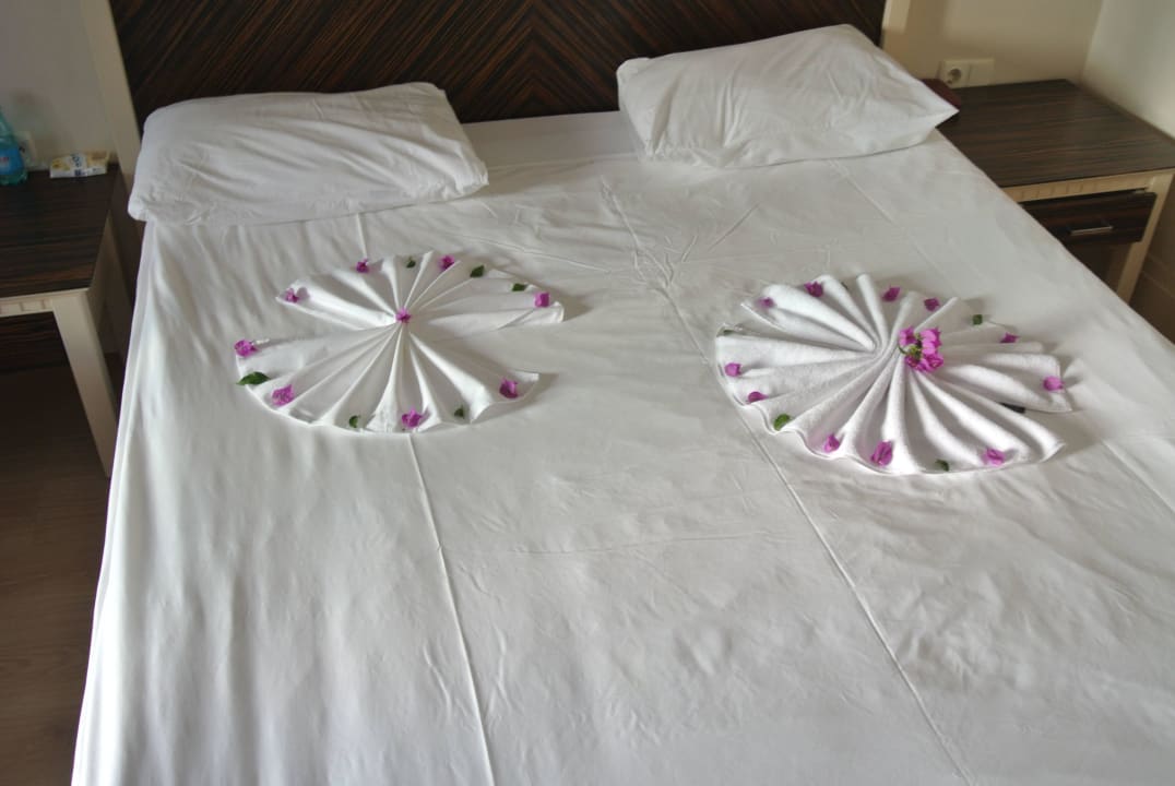 Deko auf dem Bett Aydinbey Kings Palace & Spa