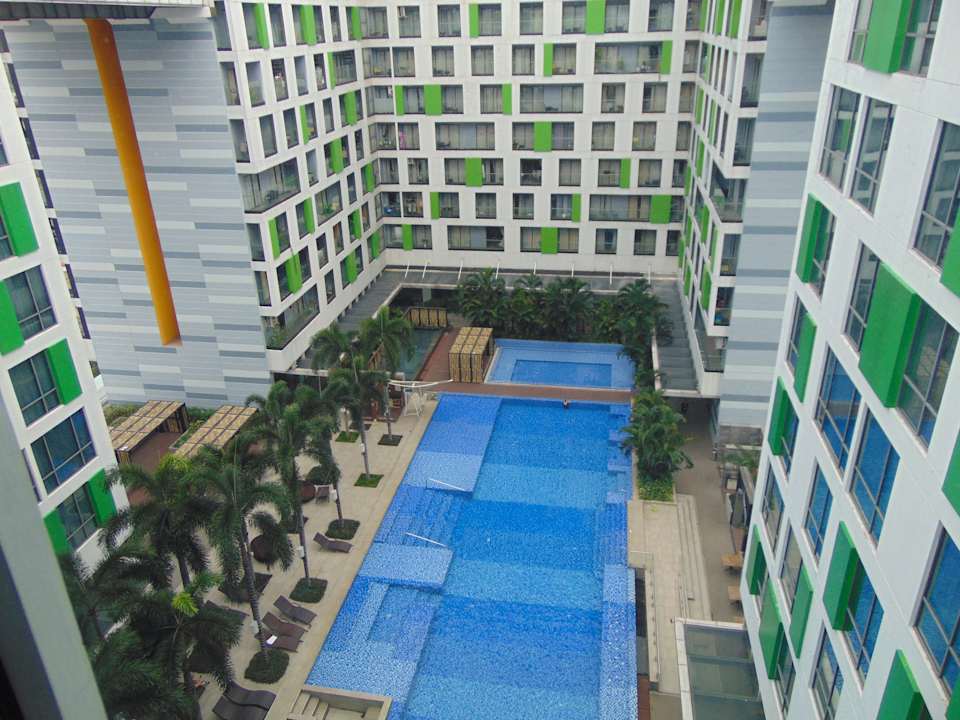 Pool Holiday Inn & Suites Saigon Airport