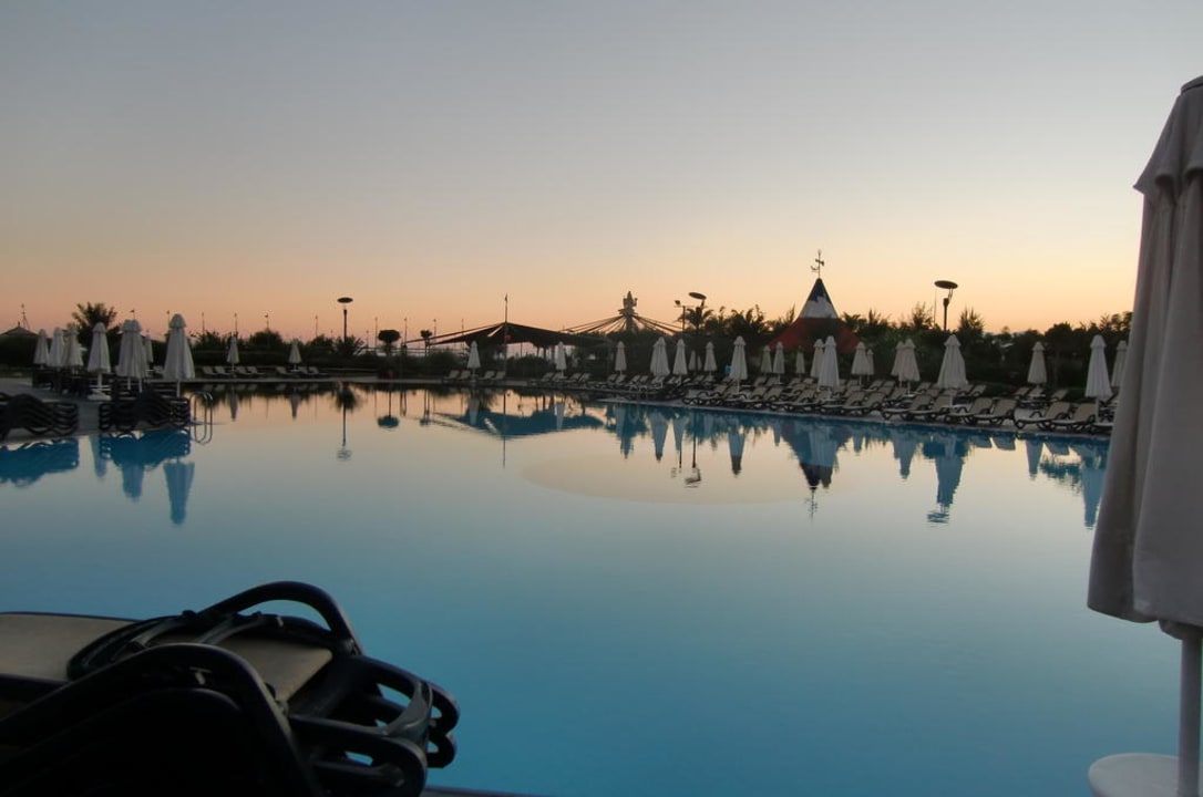 Abendstimmung am Pool Limak Lara Deluxe Hotel & Resort