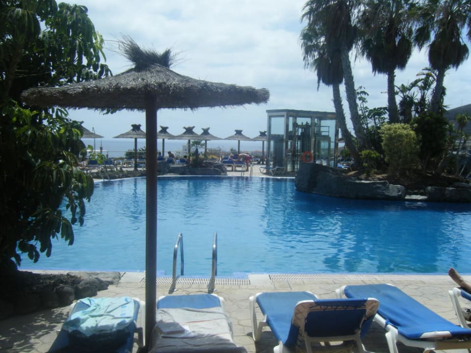 Der Pool mit Sonnenliegen AluaVillage Fuerteventura