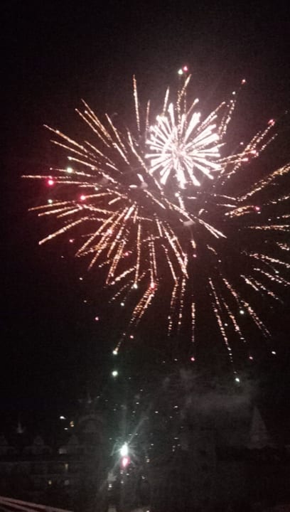 Feuerwerk im Palace Side Royal Palace Hotel & Spa