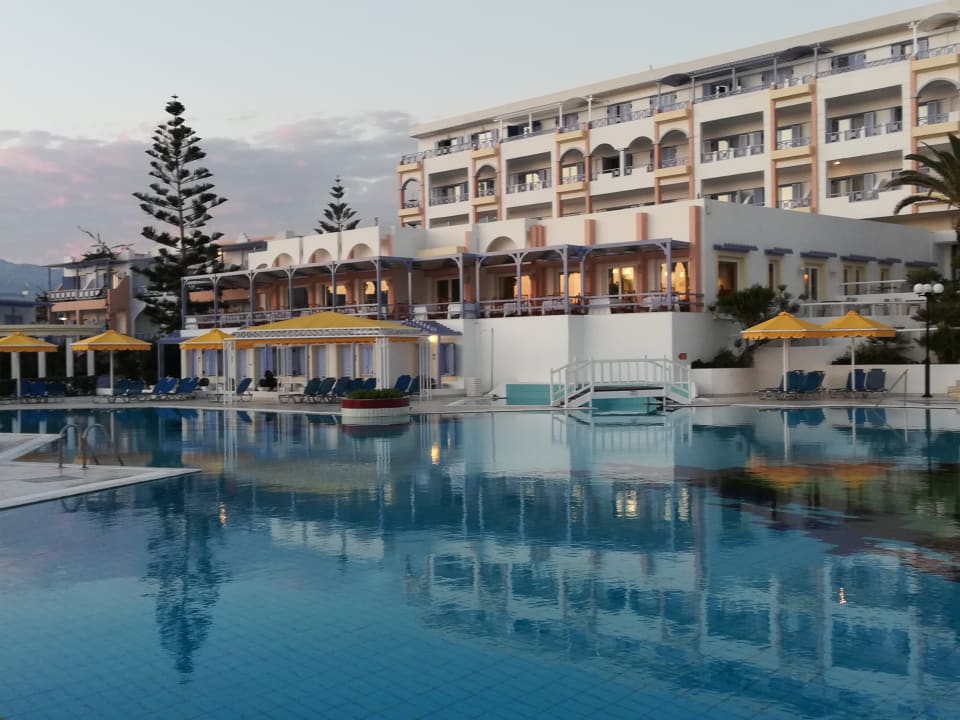 Hauptpool  Hotel Serita Beach