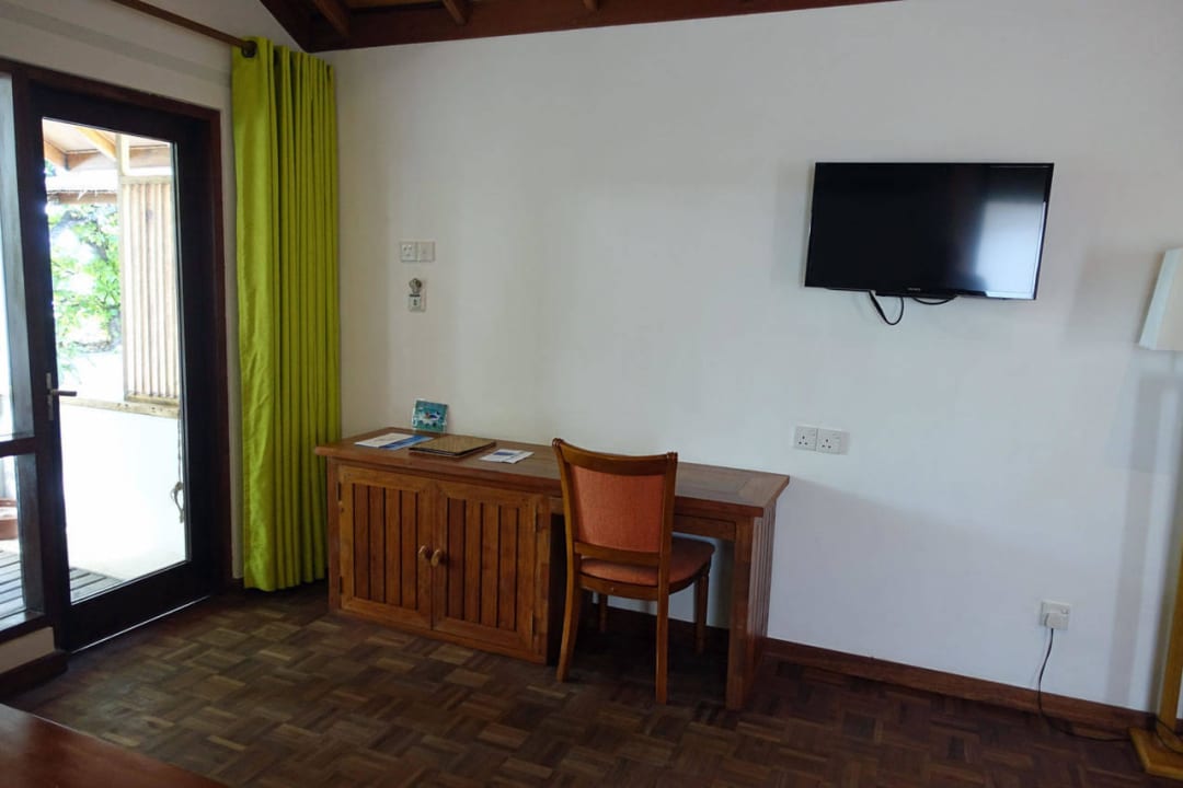 Schreibtisch ohne WLAN im Zimmer NH Collection Maldives Reethi Resort