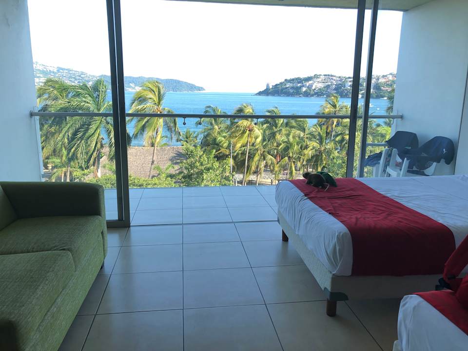 Ausblick Ramada by Wyndham Acapulco Hotel & Suites