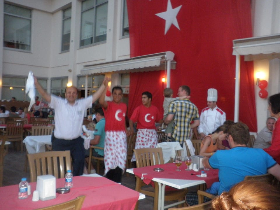 Turecký večer Saturn Palace Resort Hotel