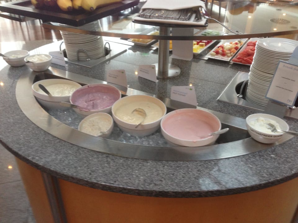 Frühstücksbuffet Hotel NH Leipzig Messe