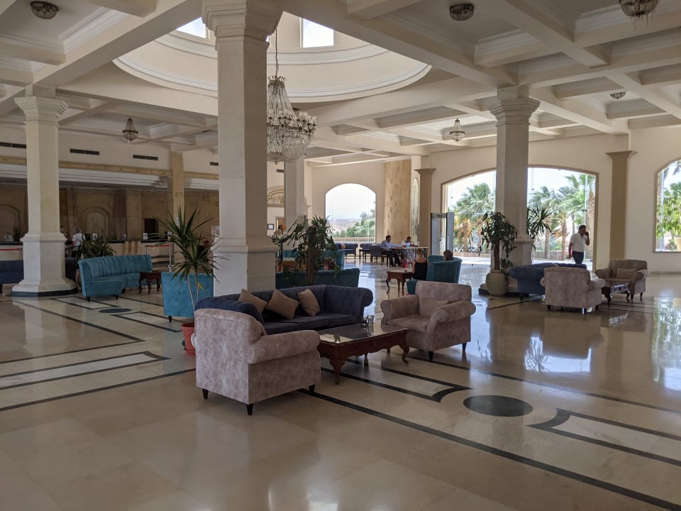 Lobby Brayka Bay Resort