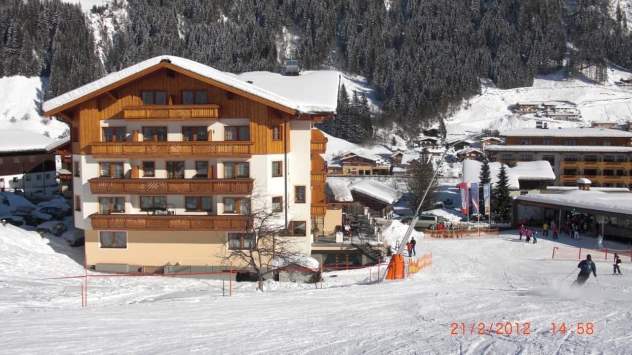 Blick von der Piste Hotel Roslehen