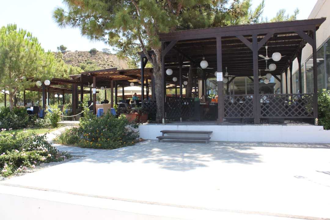 Speisesaal außen alltoura Club Hotel Porto Angeli Beach Resort