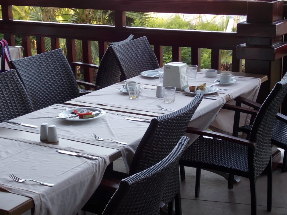 Stand schon 1 Stunde ...wurde nicht abgeräumt Seaden Sea World Resort & Spa