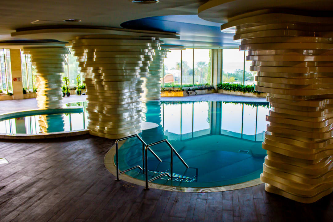 Pool Side Star Elegance