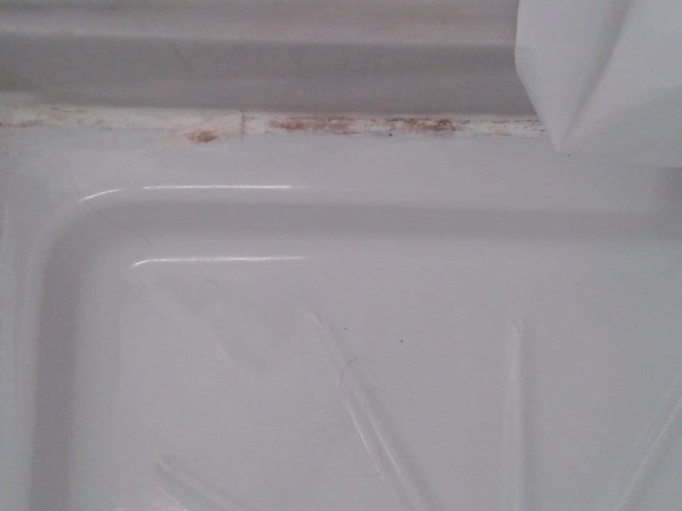 Silikon vielleicht mal erneuern? Residencia Santiago Mallorca