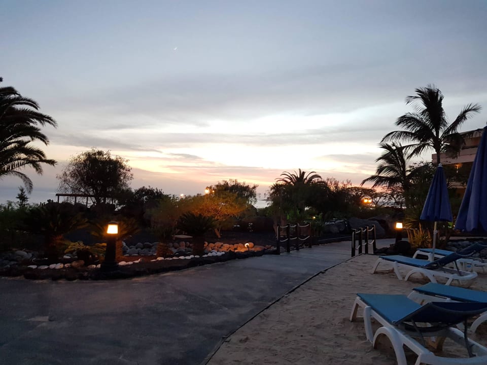 Die hintere Poolanlage  Dreams Lanzarote Playa Dorada Resort & Spa