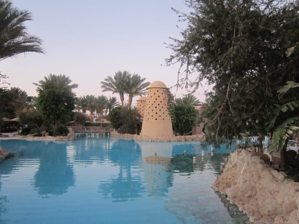 Ganz rechts ein Teil vom Karibischen Restaurant Grand Makadi