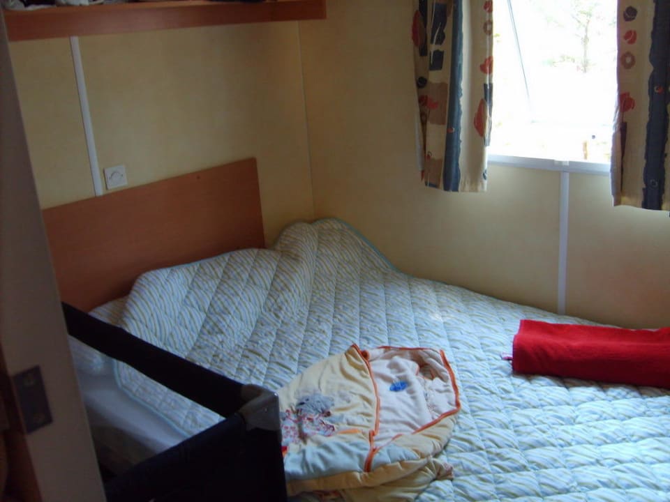 Einer der Schlafräume Camping Airotel Le Vieux Port