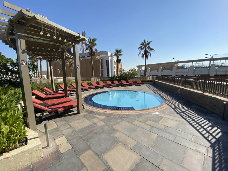 Pool Swissotel Al Ghurair Dubai