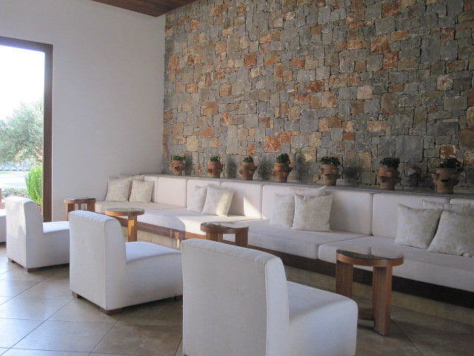 Gegenüber Rezeption zum Warten auf Bus / Relaxen  Amirandes A Grecotel Resort To Live