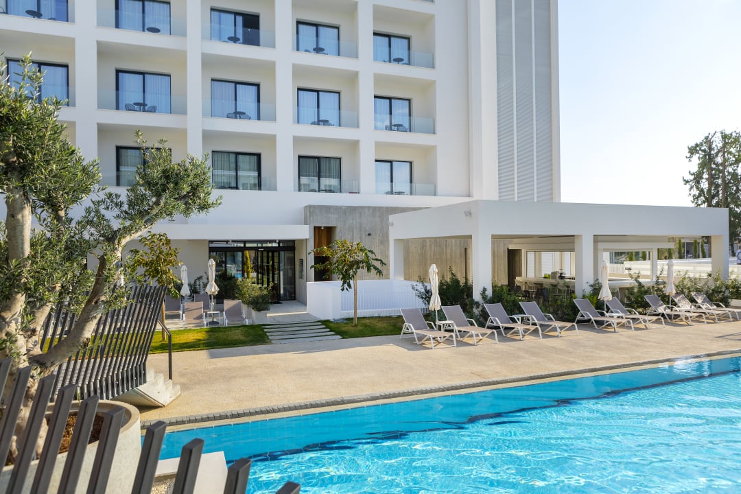 Pool Anemi Hotel & Suites