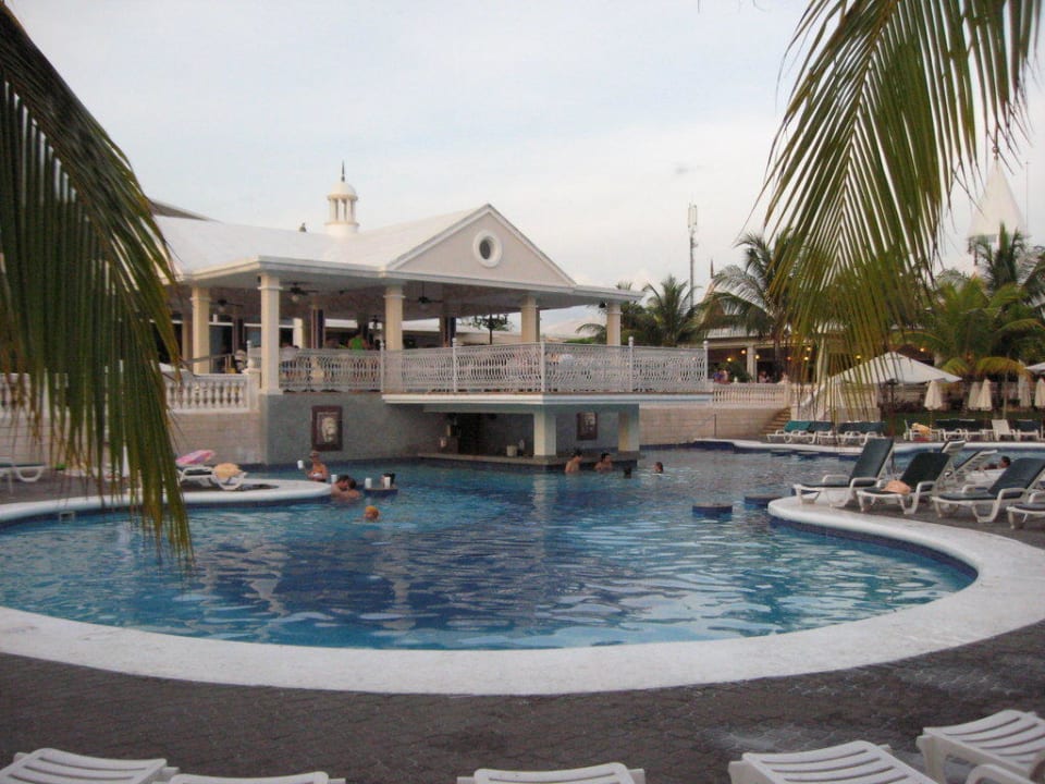 Pool mit Acuaticbar im Wasser Hotel Riu Negril