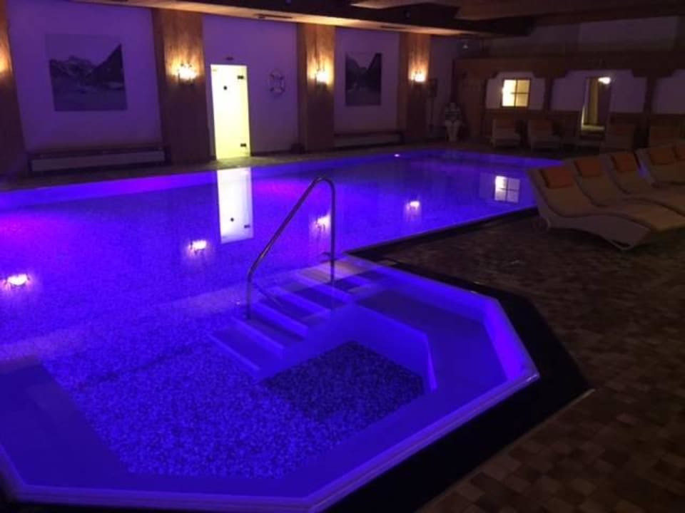 Innenpool Alm- & Wellnesshotel Alpenhof