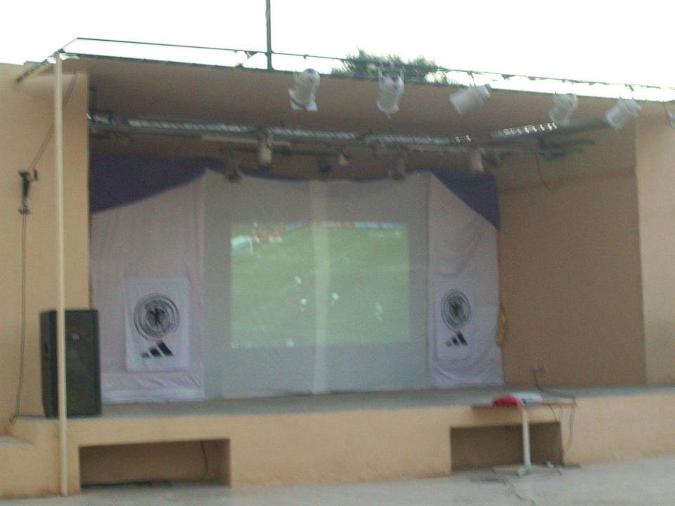 Die Bühne des Amphietheaters Hotel Rosa Beach