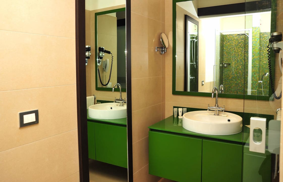 Bathroom Junior Suite Hotel Desiree