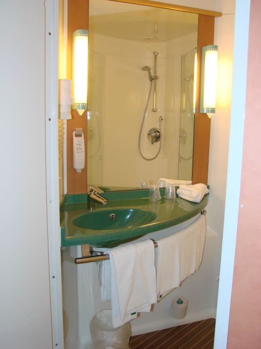 Badezimmer  ibis Den Haag City Centre Hotel